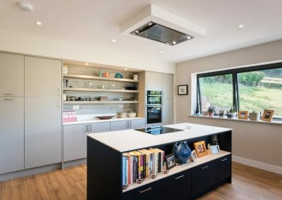 Bright & Inviting Modern Open-Plan Kitchen