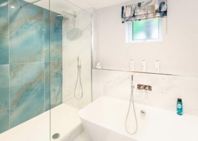 A Luxurious Ocean-Inspired Bathroom