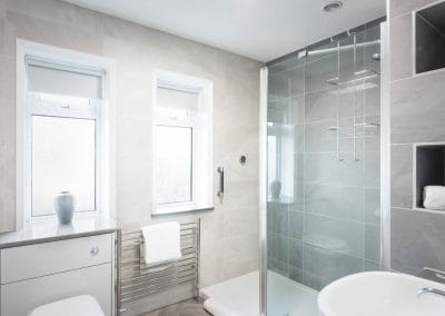 Clean & Elegant Contemporary Bathroom