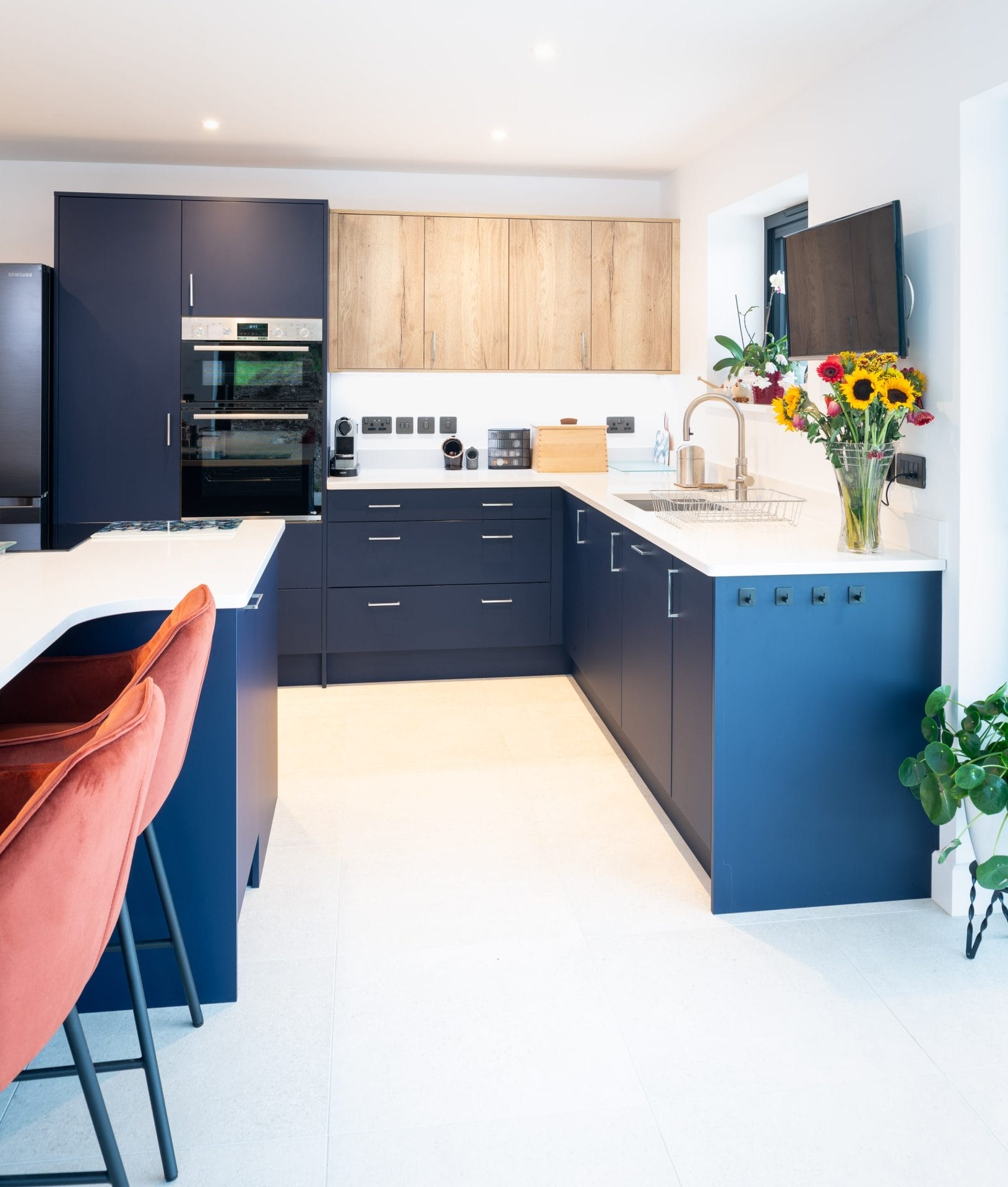 Modern Navy blue kitchen